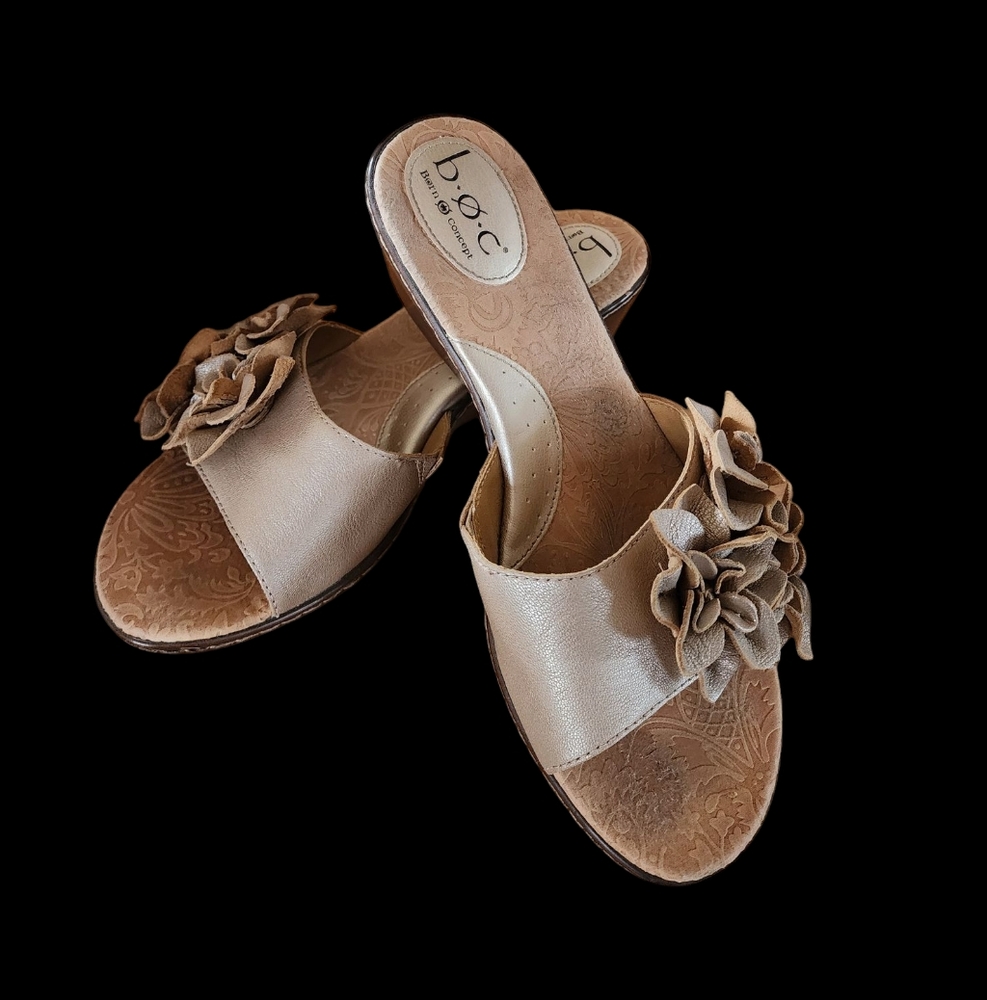 b.o.c Born Concept Gold Floral Sandals Size 10